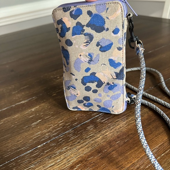 Kavu Go on time bi fold cross body wallet - Picture 6 of 11